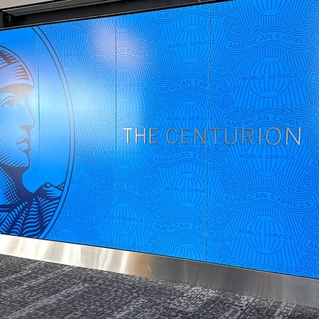 Image of: 공항 라운지 리뷰: Amex Centurion Lounge, 뉴욕 공항 LGA 터미널 B